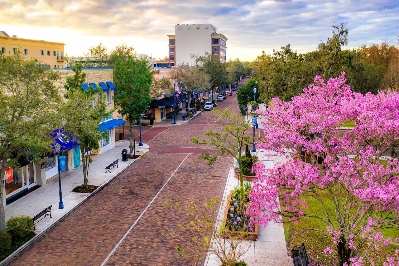 Winter Park street and shops