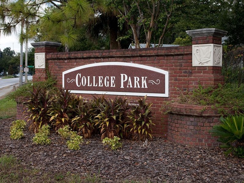 College Park neighborhood entrance sign